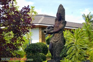 one of the many Balinese structures in Cintai