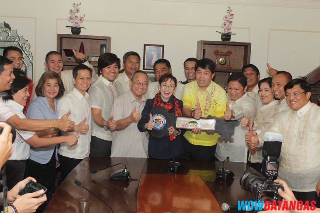 Picture taking with Gov Vi and Taal officials