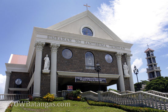 Simbahan ng Santissima Trinidad beside SM City Batangas ( Holy Trinity ...